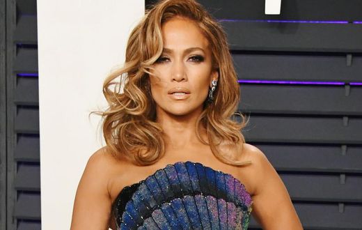 OMG, This New Pic of J.Lo's Abs Is Incredible