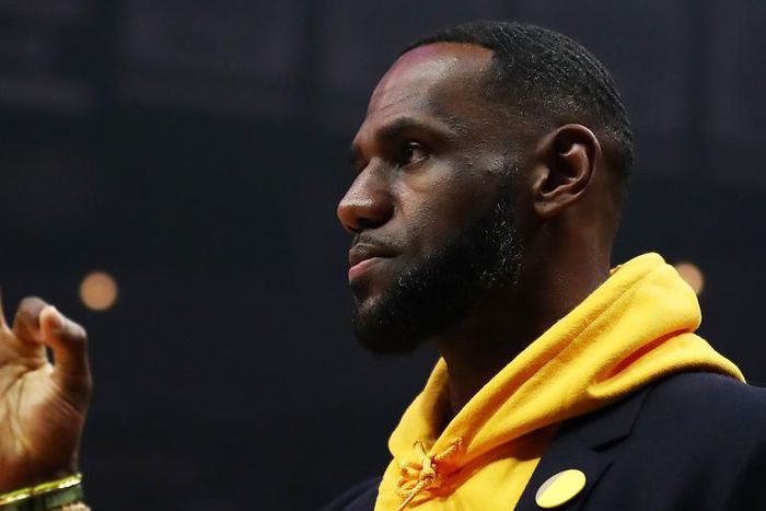 Here's How to Do LeBron's 'Sexy' Squats Properly