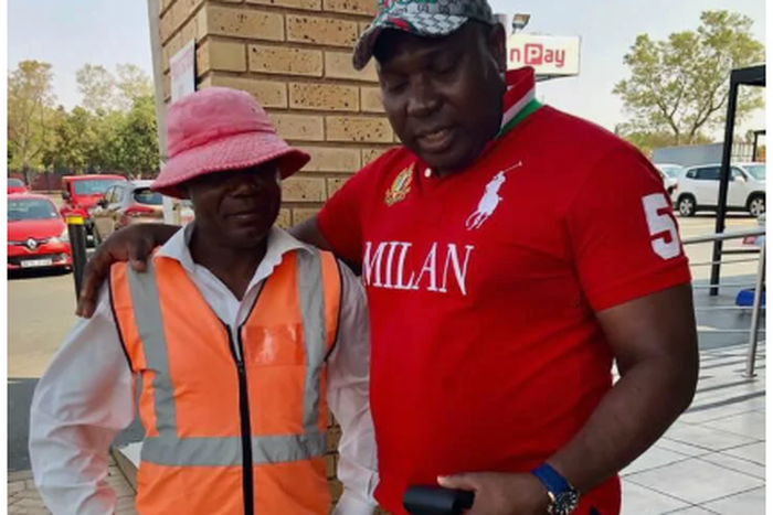 This security guard holds a master’s degree in political science and pursuing his PhD