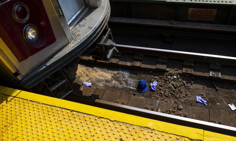 5-Year-Old Girl Survives Father's Fatal Leap Onto Subway Tracks