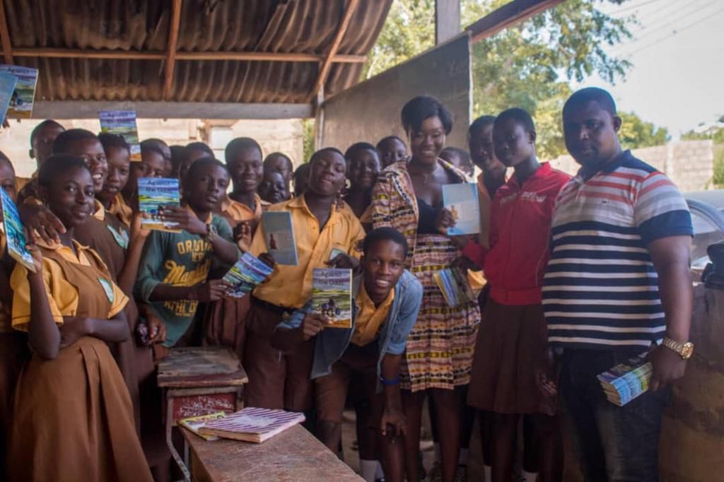 Portia Arthur supports Bokemi Academy with 100 copies of her book