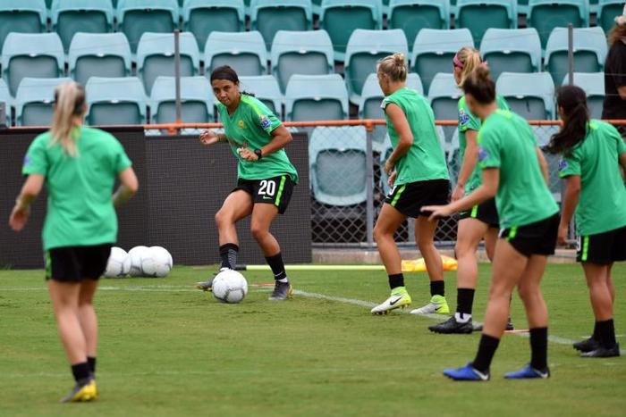 Striker Sam Kerr (2nd L) of Australia's national women's football team told reporters she was hopeful of revealing her new club within the week