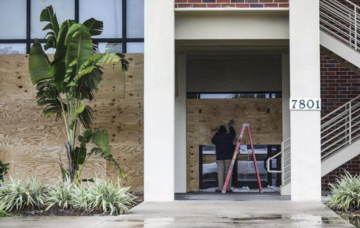 Hurricane Dorian Hits Carolinas With Flooding, Strong Winds and Tornadoes