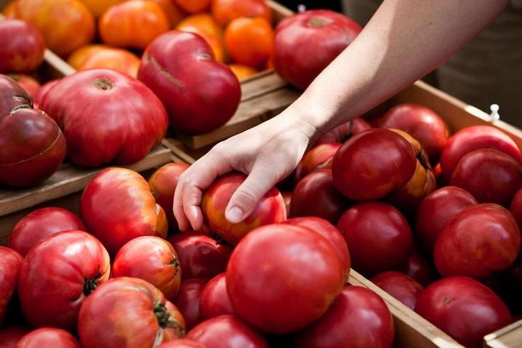 There's Only One Right Way to Eat a Tomato