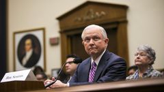 Sessions, Praising President, Announces Run for Senate