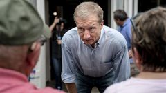 In Iowa, a Populist With a $100 Million Budget
