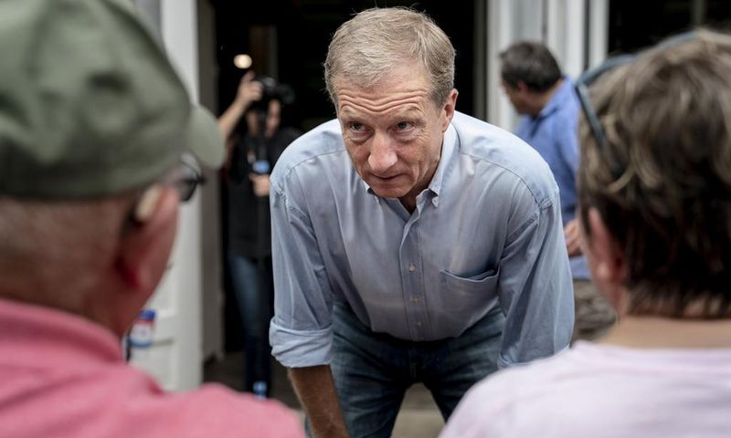 In Iowa, a Populist With a $100 Million Budget