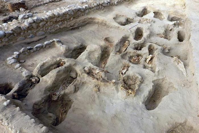 An August 27, 2019 picture from Programa Arquelogico Huanchacho shows the remains of some 227 children, who were allegedly offered in a sacrifice ritual by the pre-Columbian Chimu culture