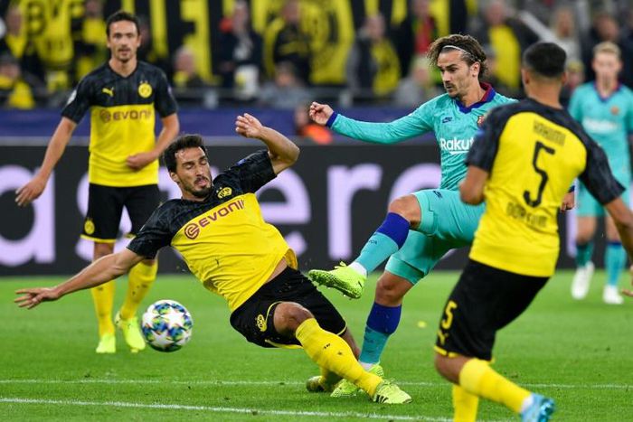 Hummels (L) helped Dortmund keep a clean sheet in their 0-0 draw with Barcelona on Tuesday