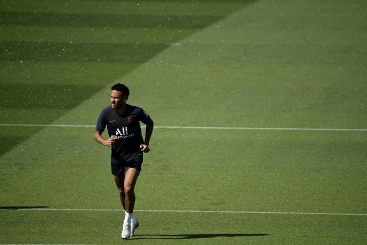 Neymar returned to training with the rest of the Paris Saint-Germain squad on Thursday
