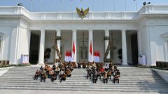 Indonesian President Joko Widodo introduced his new cabinet on the palace steps