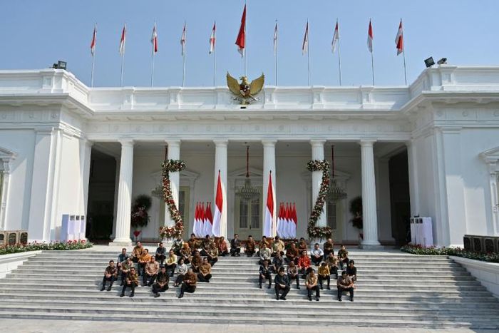 Indonesian President Joko Widodo introduced his new cabinet on the palace steps