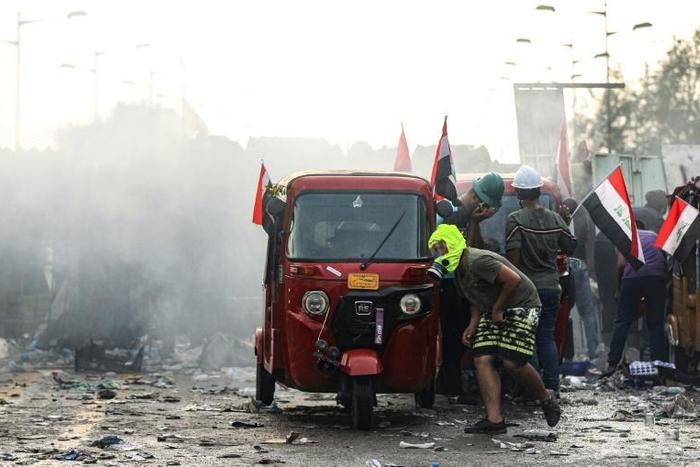 Tuk-tuk drivers have become the unofficial heroes of Iraq's demonstrations