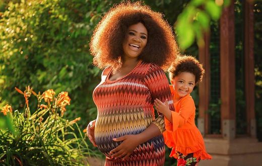 Pregnant Kafui Danku and her daughter