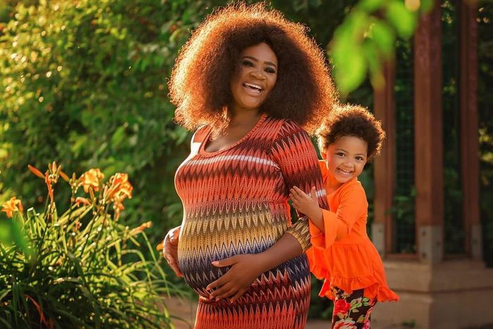 Pregnant Kafui Danku and her daughter