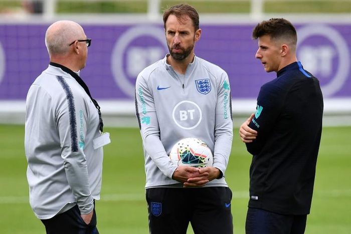 Mason Mount (right) has impressed England manager Gareth Southgate (centre) with his performances for Chelsea this season