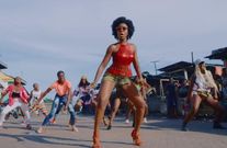 MzVee on set