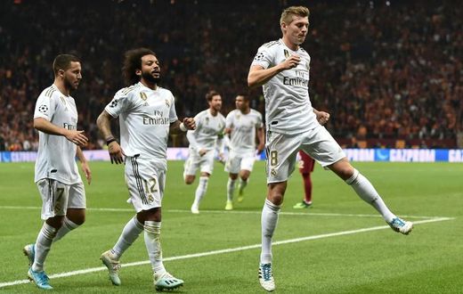 Kroos (R) returns from injury for Germany