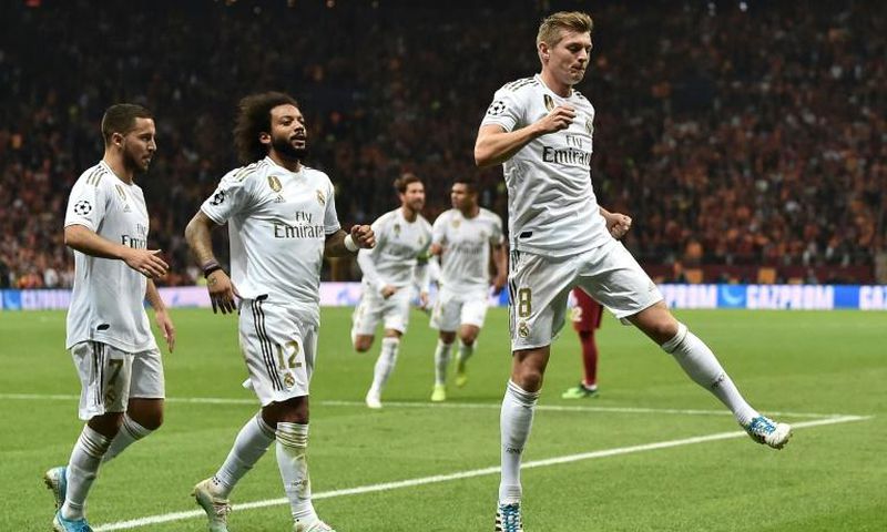 Kroos (R) returns from injury for Germany