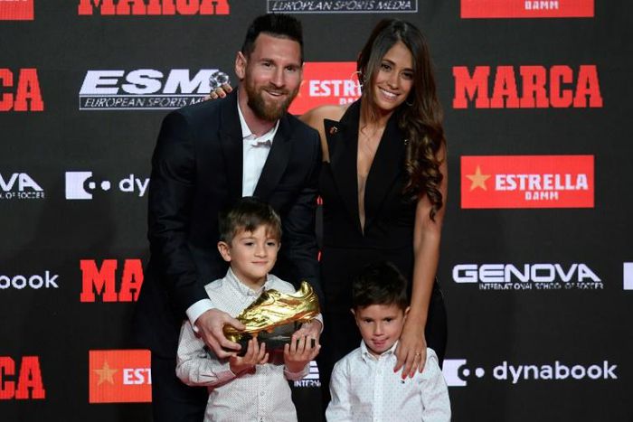 Barcelona's Argentinian forward Lionel Messi (L) poses with his wife Antonella Roccuzzo and his sons Thiago and Mateo after receiving his sixth Golden Shoe award after receiving the 2019 European Golden Shoe honoring the year's leading goalscorer durin...