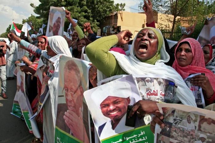 Demonstrators carried Sudanese flags and photographs of detained former regime officials, calling for their release