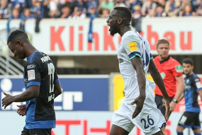 Le défenseur de Schalke, Salif Sane, lors d'un match de Bundesliga à Paderborn, le 15 septembre 2019