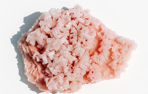 What Draws Hundreds to This Lake Bed? Spellbinding Crystals