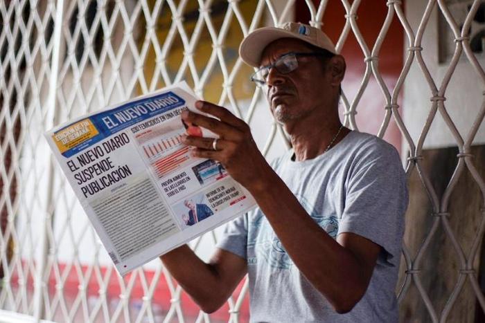 A man reads the last edition of 'El Nuevo Diario' newspaper in Managua on September 27, 2019
