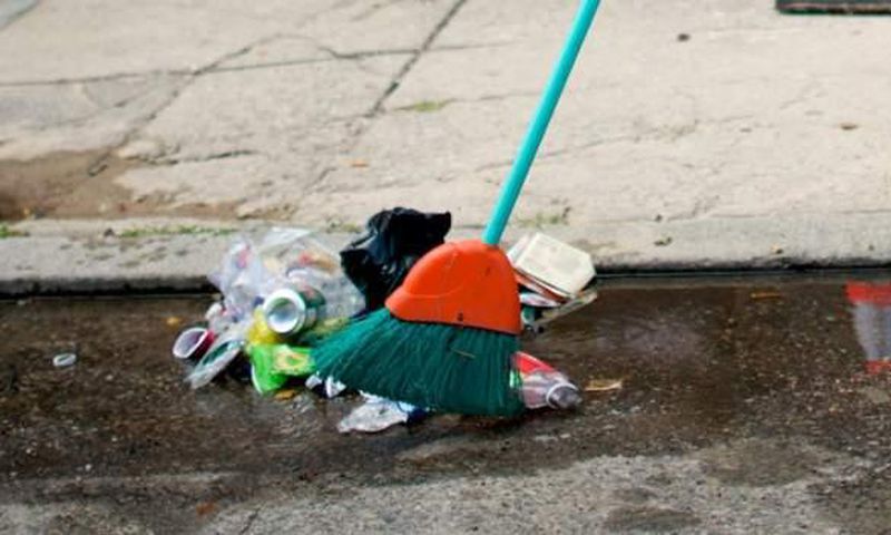 Jobless migrant arrested and fined for “flagrantly” sweeping the streets of Italy without permission