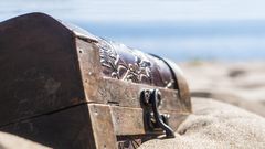 Dr. Pimple Popper Pops 'Buried Treasure' Blackhead