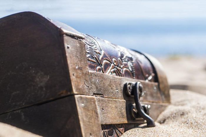 Dr. Pimple Popper Pops 'Buried Treasure' Blackhead