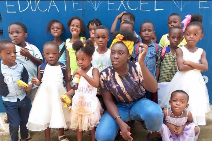Teacher Ewuraama with her school children