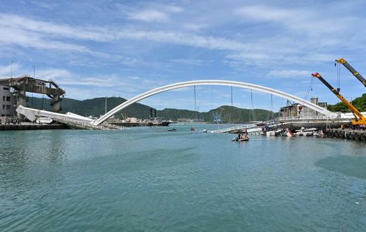 At least 12 people were injured when the bridge collapsed