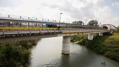 Sit-In Protest by Migrants Closes Down Border Bridge