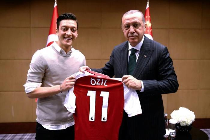 This photograph of Mesut Ozil meeting Turkish President Recep Tayyip Erdogan in May 2018 sparked a storm of criticism in Germany