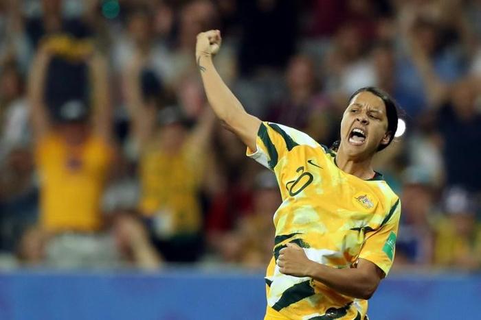 Matildas stars such as Sam Kerr and Ellie Carpenter will pocket the same as big-name Socceroos such as Aaron Mooy and Mat Ryan