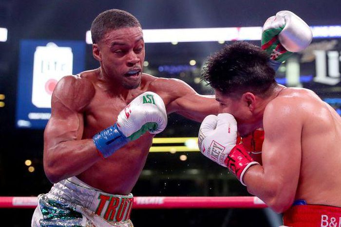 Errol Spence Jr beats Mikey Garcia