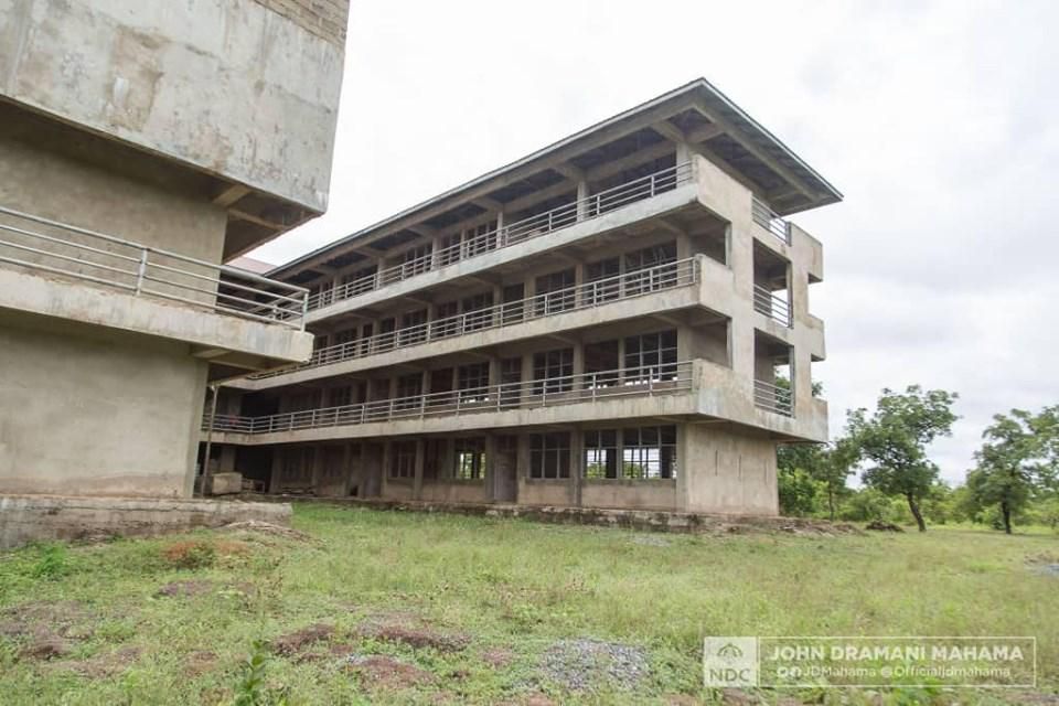Abandoned E-block at Papaye