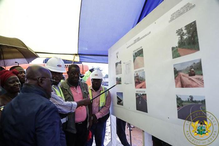 Nana Addo inspects Kwabena-Abomosu road