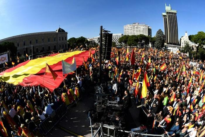 During the rally, activists unfurled an enormous Spanish flag, reportedly measuring 50 metres by 20 metres