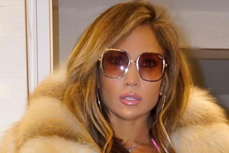 You're Going To Want To Peek At This Photo of J.Lo