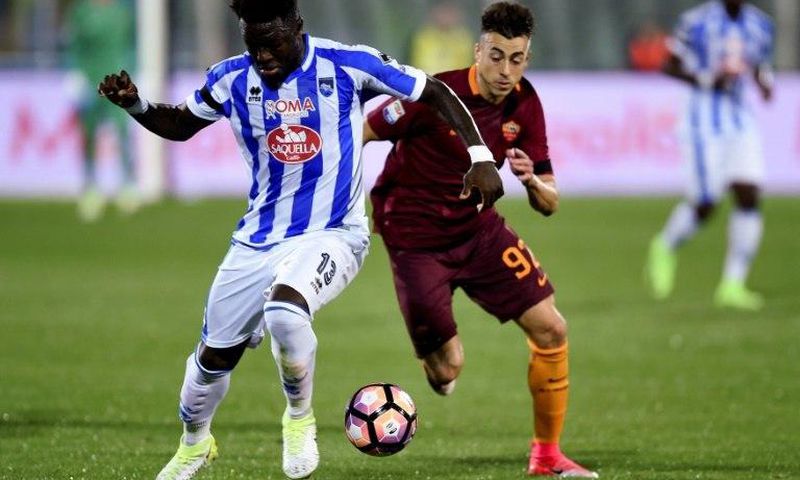 Pescara's Sulley Muntari (L), pictured on April 24, 2017, called on FIFA president Gianni Infantino to do more to clampdown on the evil of racism in football