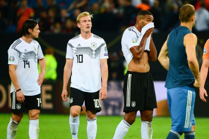 The Netherlands ended Germany's three-game winning streak with a 4-2 victory in Hamburg on Friday