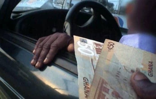 Bribe-taking police officer spotted lying to his colleagues about the amount he collected from a motorist