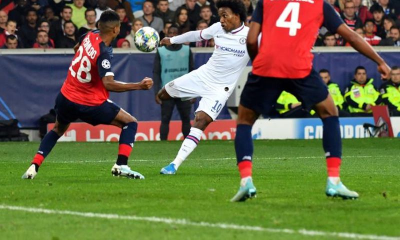 Willian (in white) volleys in Chelsea's winning goal