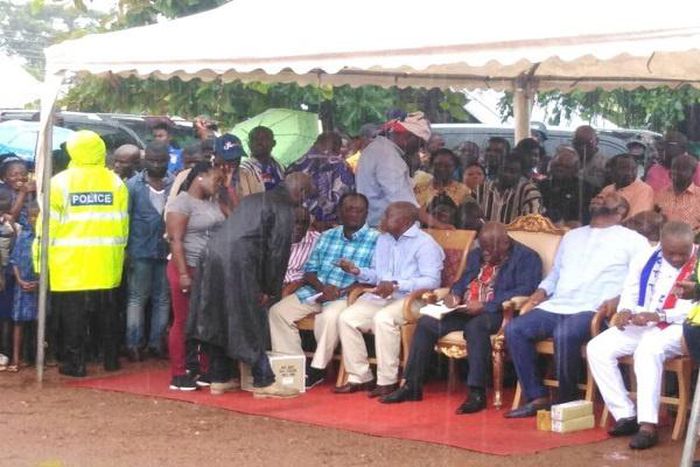 Akufo-Addo defies rains to interact with citizenry