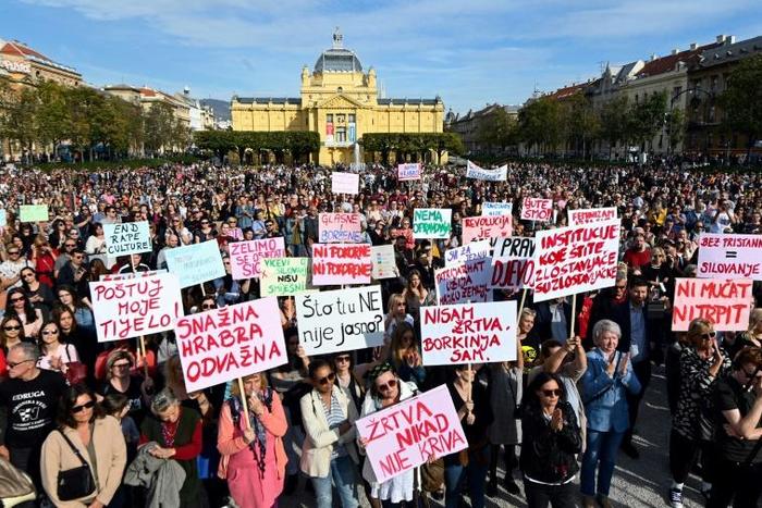 Women's rights groups had called for protests under the banner of #pravdazadjevojcice ("Justice for Girls" in Croatian)