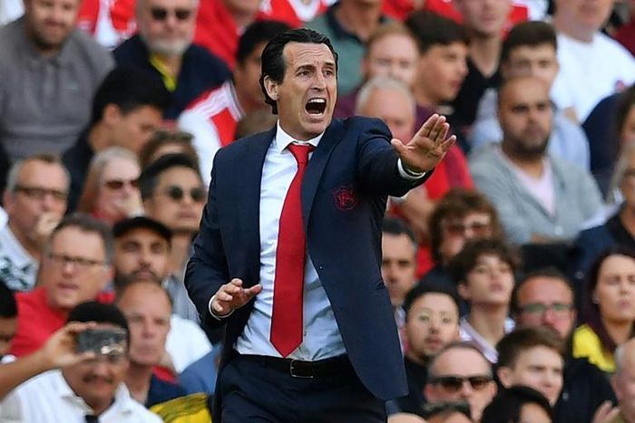 Arsenal manager Unai Emery gestures on the touchline against Tottenham