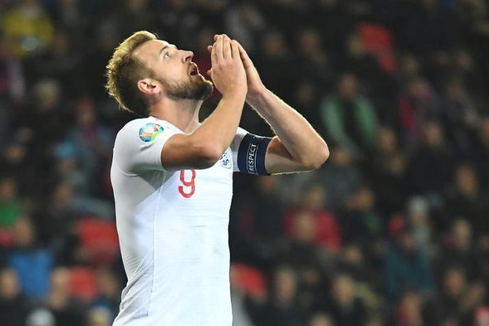 England captain Harry Kane called a 2-1 defeat to the Czech Republic a "wake-up call"