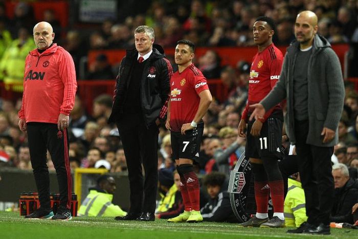 Alexis Sanchez (centre) played under Manchester City manager Pep Guardiola (right) at Barcelona